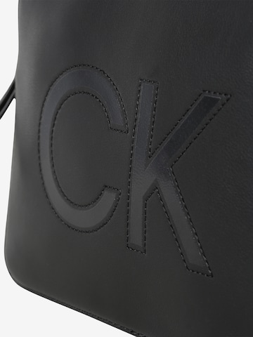 Geantă de umăr de la Calvin Klein pe negru
