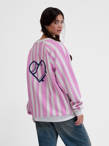Sweat-shirt 'Soccer Love' Hummel en blanc