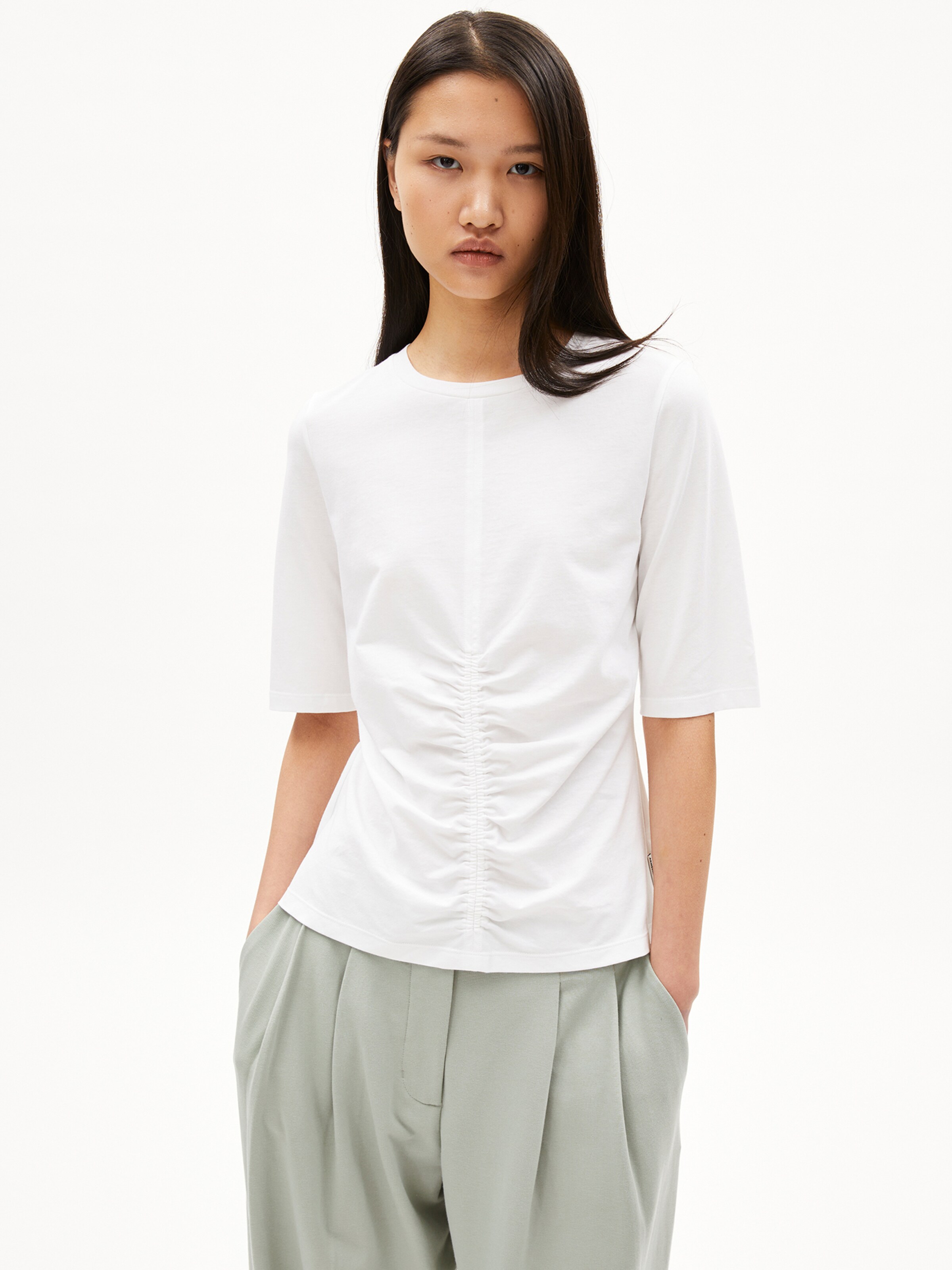 T-shirt ARMEDANGELS en blanc : devant