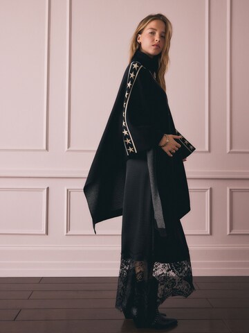 Rockett St George Cape in Black