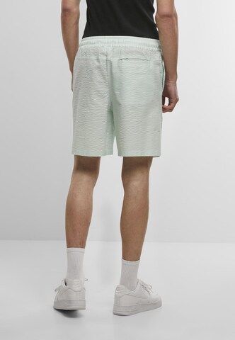 Regular Pantalon Urban Classics en vert