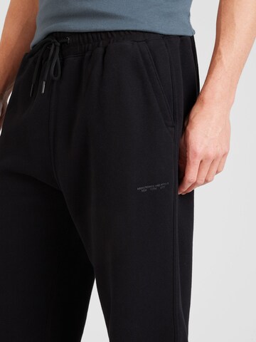 Abercrombie & Fitch Tapered Hose in Schwarz