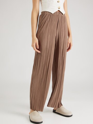 VILA Loose fit Pants in Brown: front