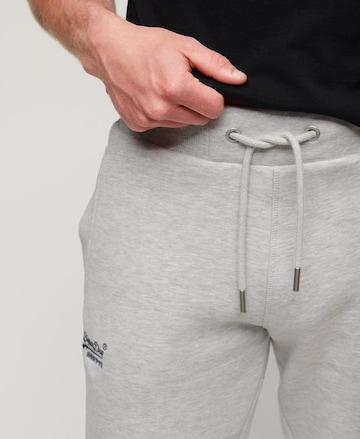 Superdry Tapered Hose 'Essential' in Grau