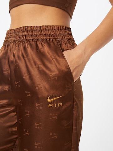 Regular Pantaloni de la Nike Sportswear pe maro