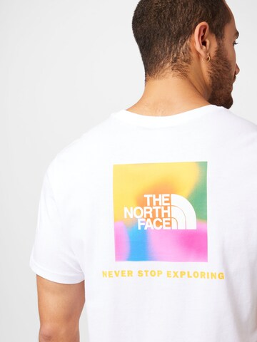 Regular fit Maglia funzionale 'Red Box' di THE NORTH FACE in bianco