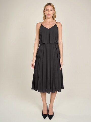 APART Kleid in Schwarz: Vorderseite