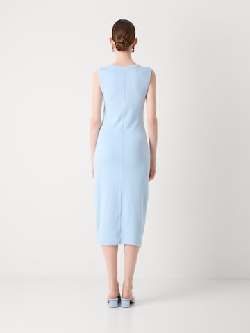Calvin Klein Jeans Šaty – modrá: zadní strana
