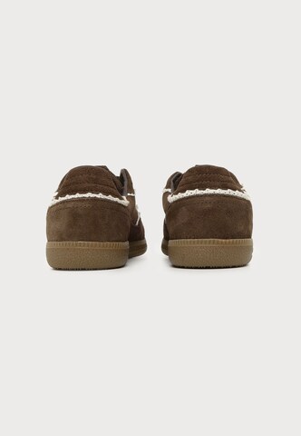 Baskets basses 'Tb.490' Alohas en marron