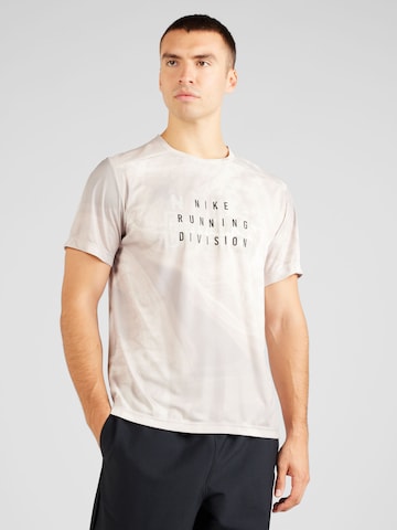 NIKE Функциональная футболка 'Run Division Rise 365' в Серый: спереди