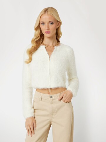 GUESS Strickjacke in Weiß: Vorderseite