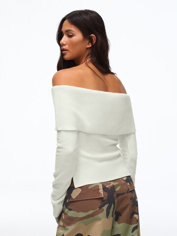 Bershka Sweater in Beige: back