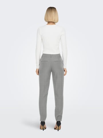 Regular Pantalon à plis 'VERONICA-ELLY' ONLY en gris