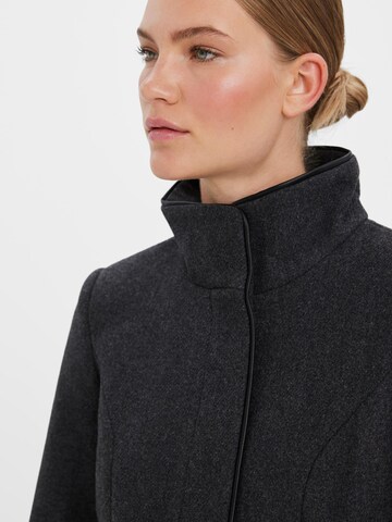 VERO MODA - Sobretudo meia-estação 'Bessy' em cinzento