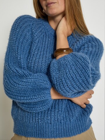 Pullover 'Jette' di Peppercorn in blu