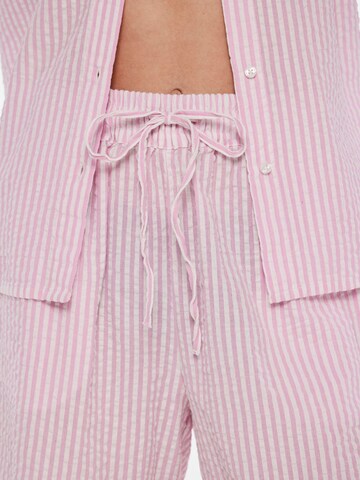 PIECES Lużny krój Spodnie 'SALLY' w kolorze różowy