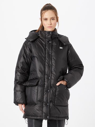 LEVI'S ® Vinterkappa 'Luna Core Puffer Mid' i svart: framsida