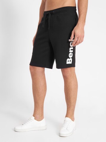 BENCH Regular Shorts 'Rollo in Schwarz: predná strana