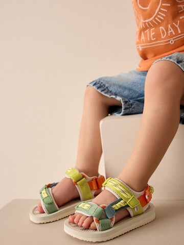 Next - Zapatos abiertos en amarillo