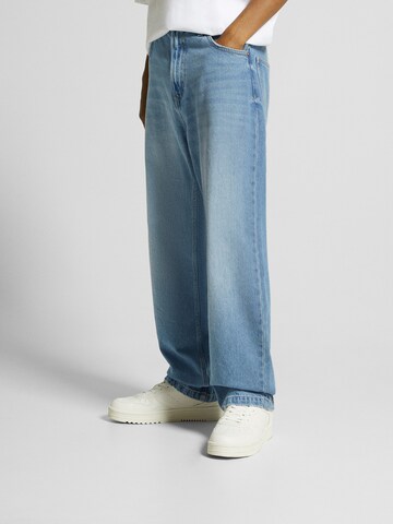 Bershka Wide leg Jeans in Blue: front