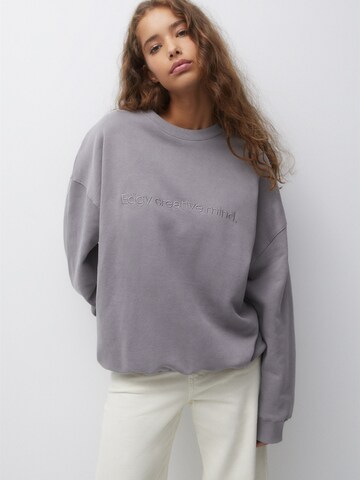 Pull&Bear Sweatshirt i grå: framsida