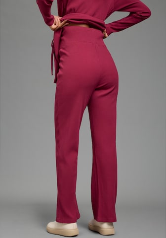 Neun Monate Regular Hose in Rot