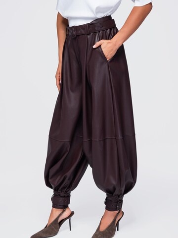 regular Pantaloni di Ombre in rosso: frontale