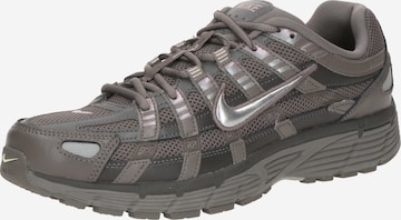 Nike Sportswear Низкие кроссовки 'P-6000' в Серый: спереди