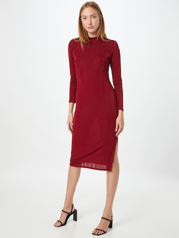 Robe Closet London en rouge : devant