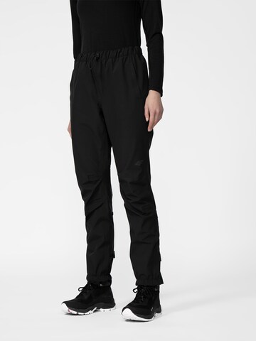 Regular Pantalon de sport 'FNK' 4F en noir : devant