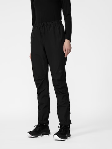 Regular Pantalon de sport 'FNK' 4F en noir : devant