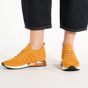 LA STRADA Sneakers in Yellow