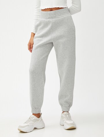 Koton Tapered Broek in Grijs: voorkant