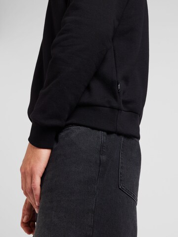 VANS - Sweatshirt 'Essential' em preto