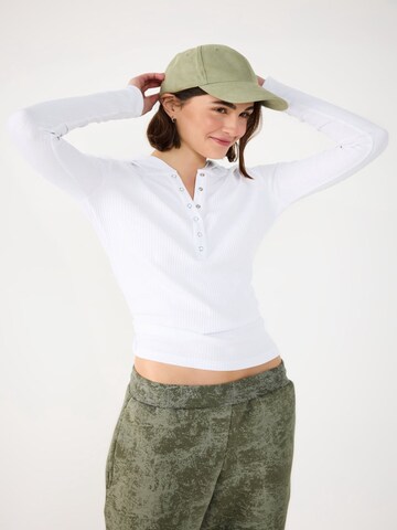 No Matter What Shirt in Beige: voorkant