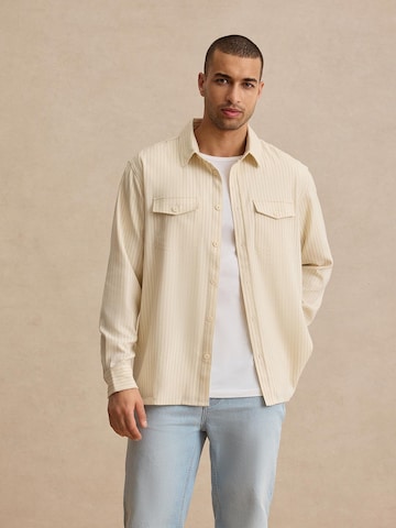 Coupe regular Chemise 'Nilas' DAN FOX APPAREL en beige : devant