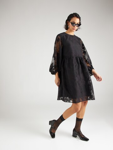 Robe 'Birthes' minimum en noir : devant