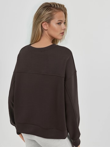 Busem - Sweatshirt em castanho