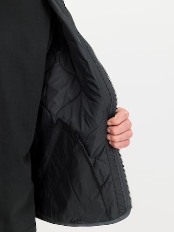 ALPHA INDUSTRIES Jacke 'Q-1' in Schwarz: Seite