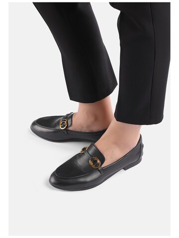 INUOVO Classic Flats in Black: front