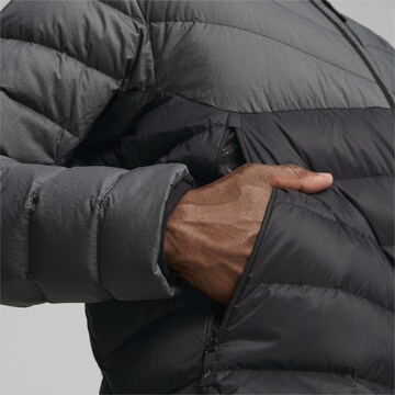 PUMA Laufjacke in Schwarz
