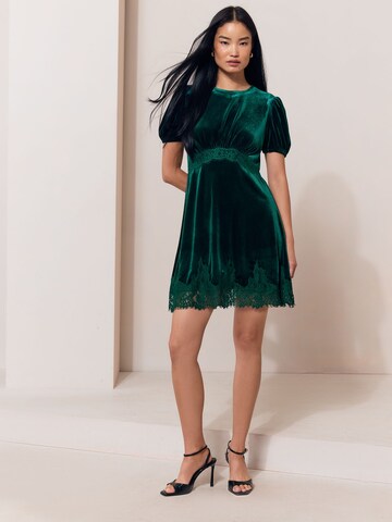 Lipsy Kleid in Grün