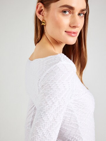 Maglietta di MYLAVIE by Sarah Harrison in bianco