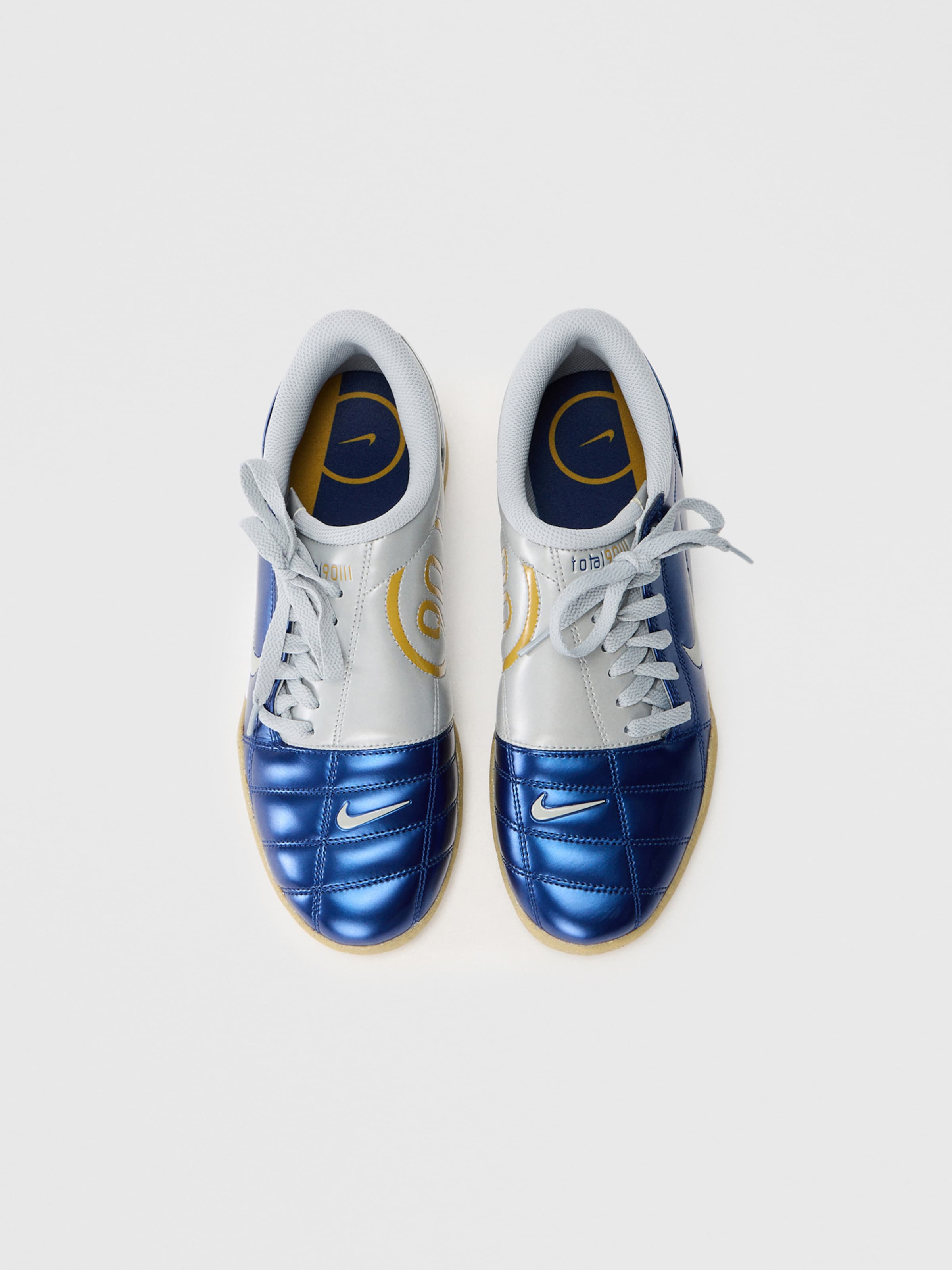 white and blue total 90s