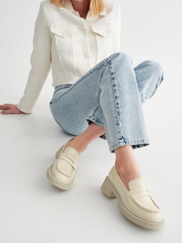 Estro Mocassins '2255-5' in Beige