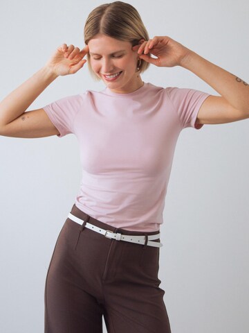 Maglietta di Honest Basics in rosa