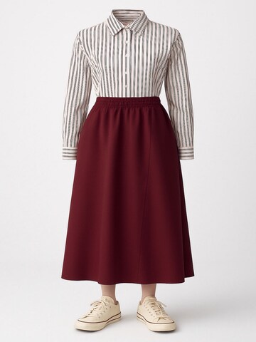 Touche Prive Skirt in Red: front