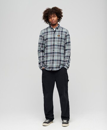 Superdry - Ajuste confortable Camisa en azul