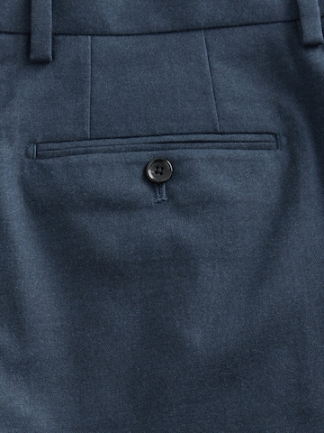 Coupe slim Pantalon à plis Next en bleu