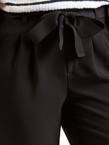 Tapered Pantaloni con pieghe 'ONLRITA-NEMY' di ONLY in nero